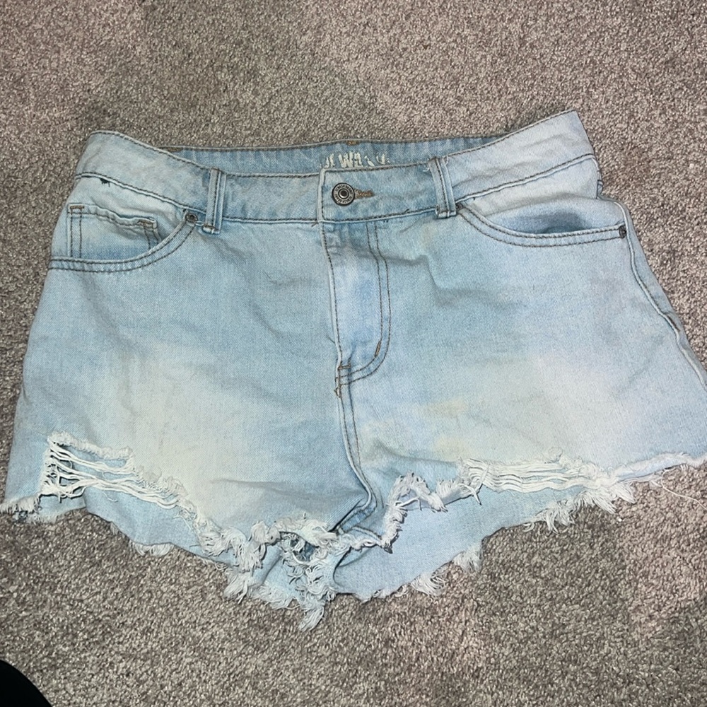 Women’s light wash denim shorts